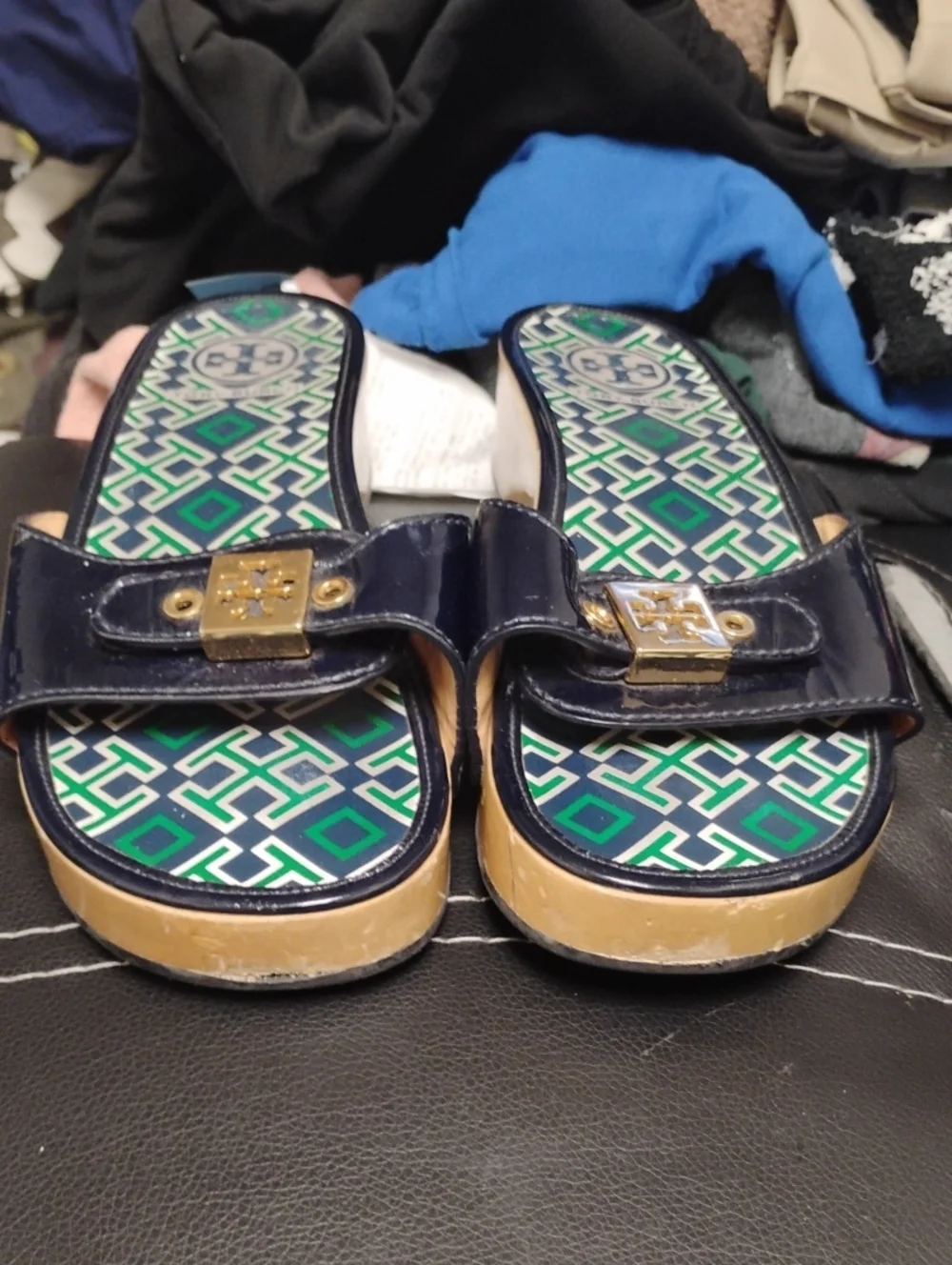 TORY BURCH DIXON NAVY & GREEN PATENT LOGO SLIDE SANDALS EXCELLENT CONDITION